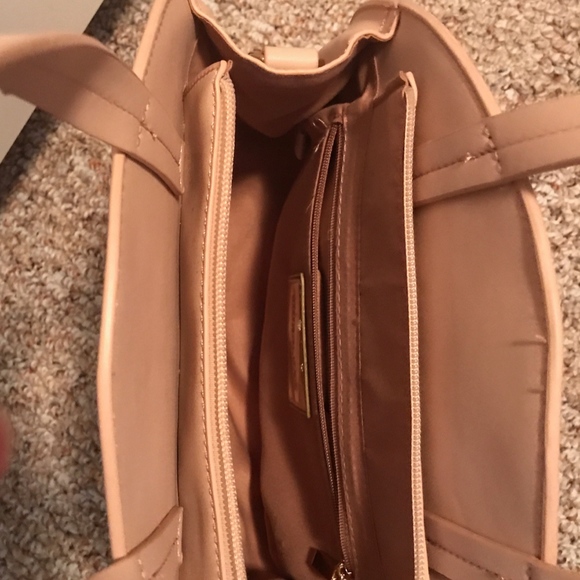 Shiraleah Andrea Round Vegan Leather Shoulder Bag - Picture 8 of 8